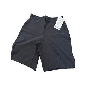 Lululemon Women’s 
Stretch Twill Bermuda Golf Short 10”